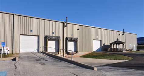 You can search 187 commercial real estate space listing(s) currently available for rent in Knoxville, TN, which represents a total of 2,738,264 square feet. Leasing opportunities here include 109 office listing(s), 6 industrial and warehouse listing(s), 61 retail space listing(s), and more. 